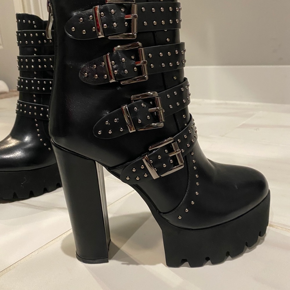Platform boots